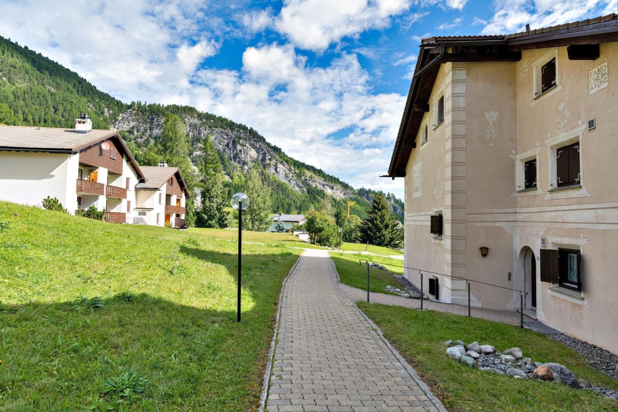 Chesa Panorama B - La Punt Appartement Buitenkant foto